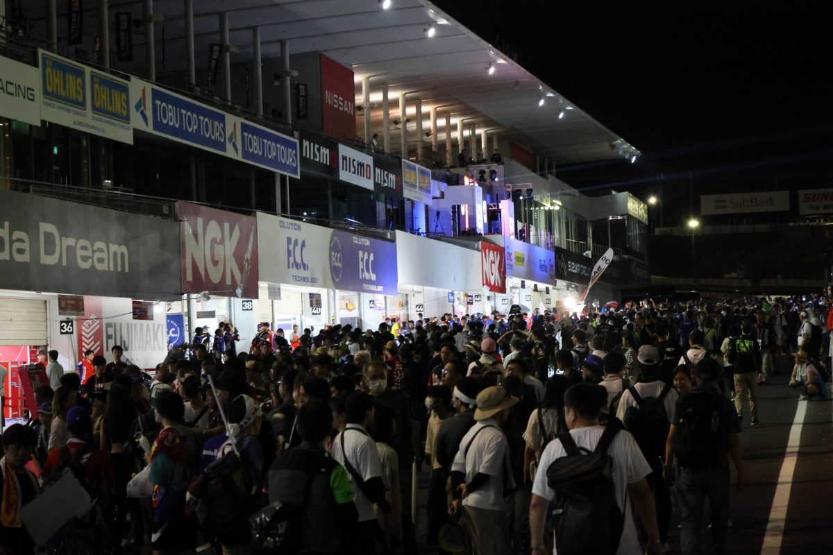 ナイトピットウォーク