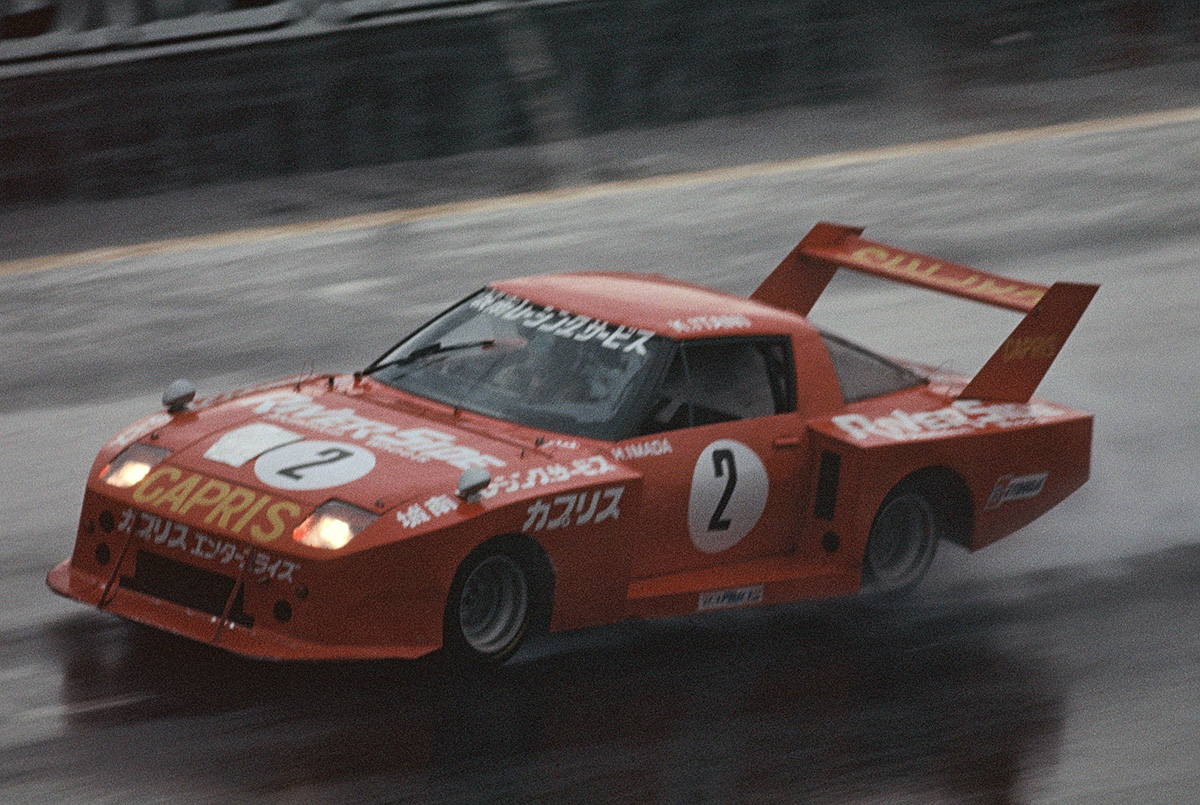 RX-7s, independently modified by privateers, entered endurance races one after another and finished 13th overall.