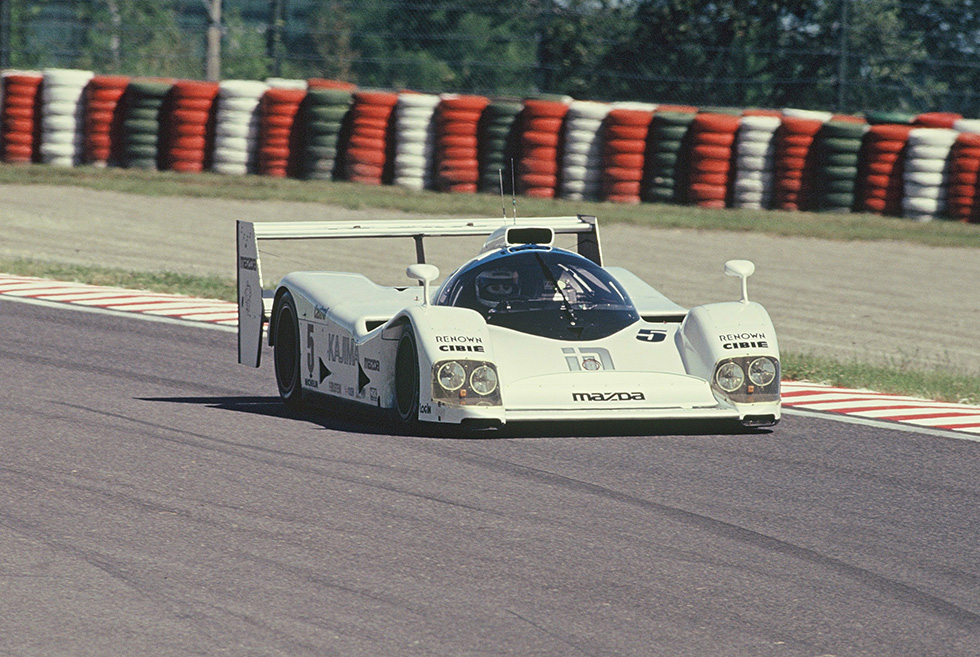 Mazda, banned from using rotary engines in the SWC, participated with the MX-R01 equipped with a Judd engine.
