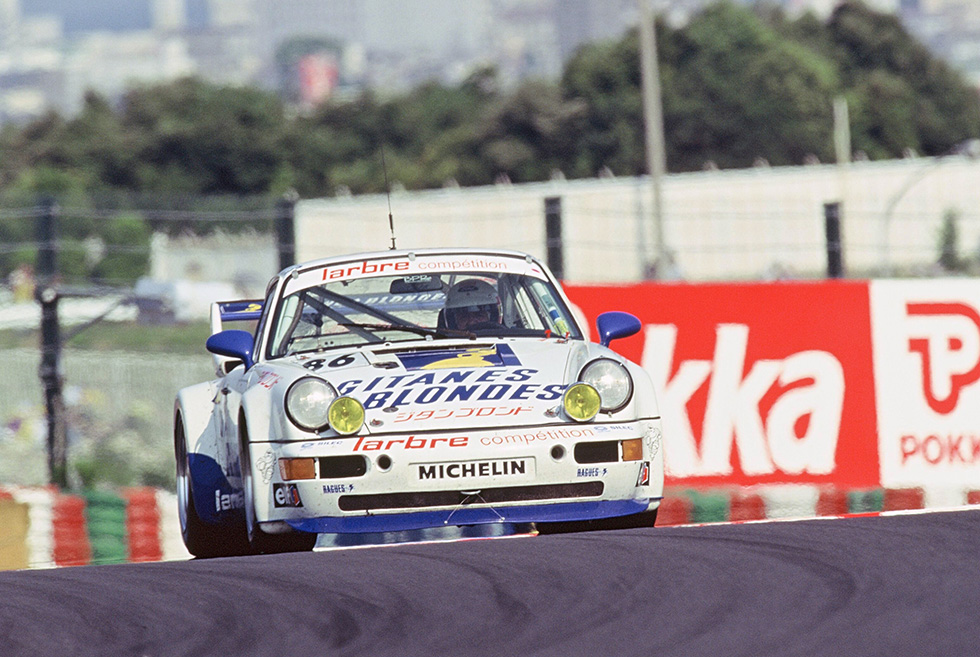 With Third, who had been leading alone, retiring, the Porsche 911 Turbo LM, which took over the lead, won the two-heat race.