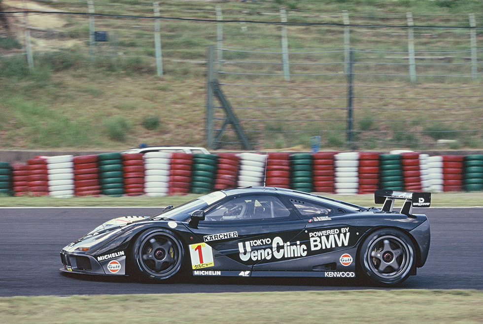 The McLaren, which won overall at the 24 Hours of Le Mans, took the lead at Suzuka and won without major trouble. Driver Sekiya earned his second victory with the F1GTR.