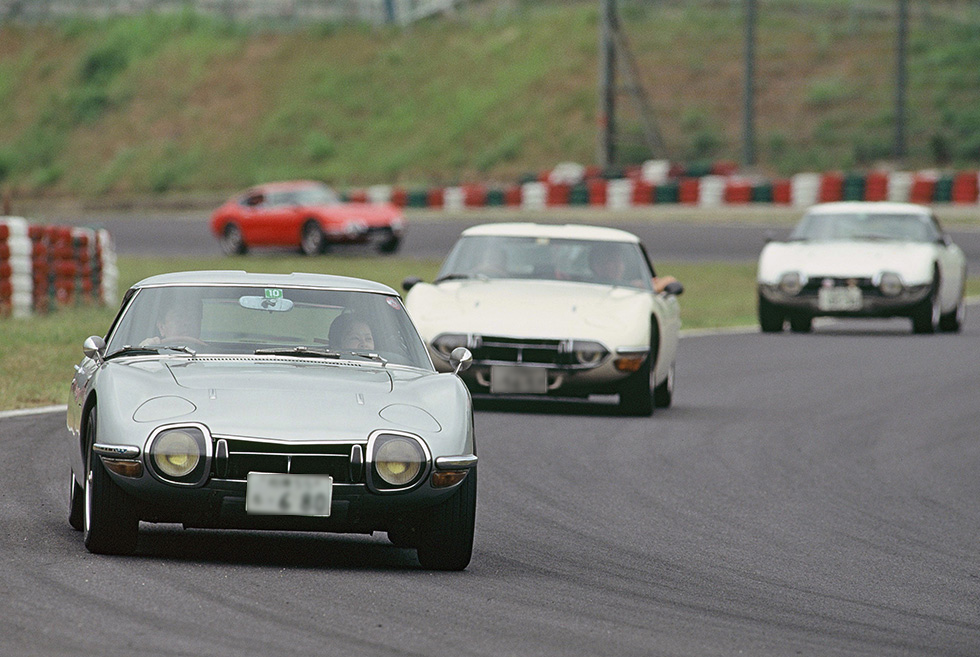 As a memorial event, a parade run featuring cars such as the Toyota 2000GT that participated in the first race was also held.