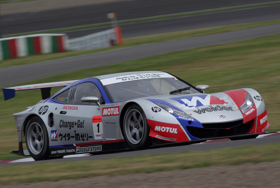 The final race was troubled by tire selection until the very end. While some teams switched to slicks in the closing stages, Weider managed to get through on shallow tread tires.