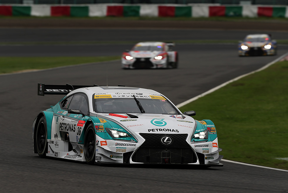 Starting 9th in qualifying, #36 PETRONAS took the lead in the middle of the race, and last year's winner, Rossiter, pulled away from the pursuers, giving TOM'S back-to-back victories in the 1000km.