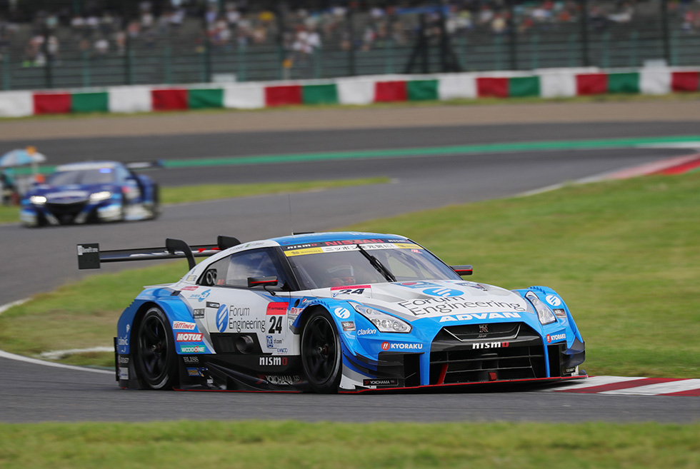 The pole position in the GT500 qualifying was claimed by Forum Engineering ADVAN GT-R.