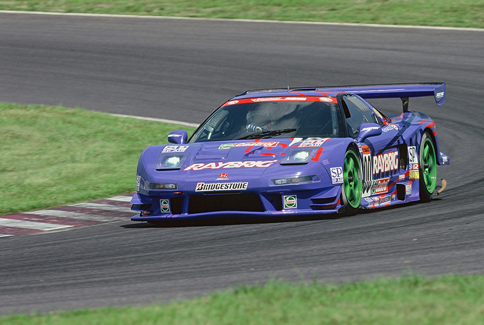 Akira Iida secured pole position. However, in the race, an ECU wiring trouble caused a setback from the battle for victory.