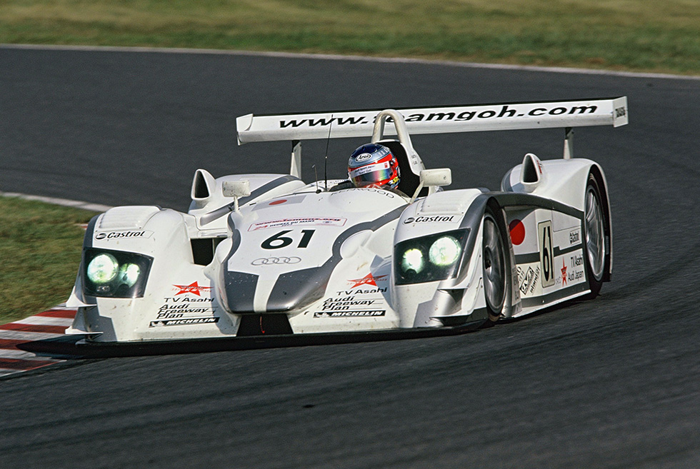 In qualifying, the Le Mans prototype Audi R-8, which was 5 seconds ahead of the GT500 class, retired due to engine trouble.