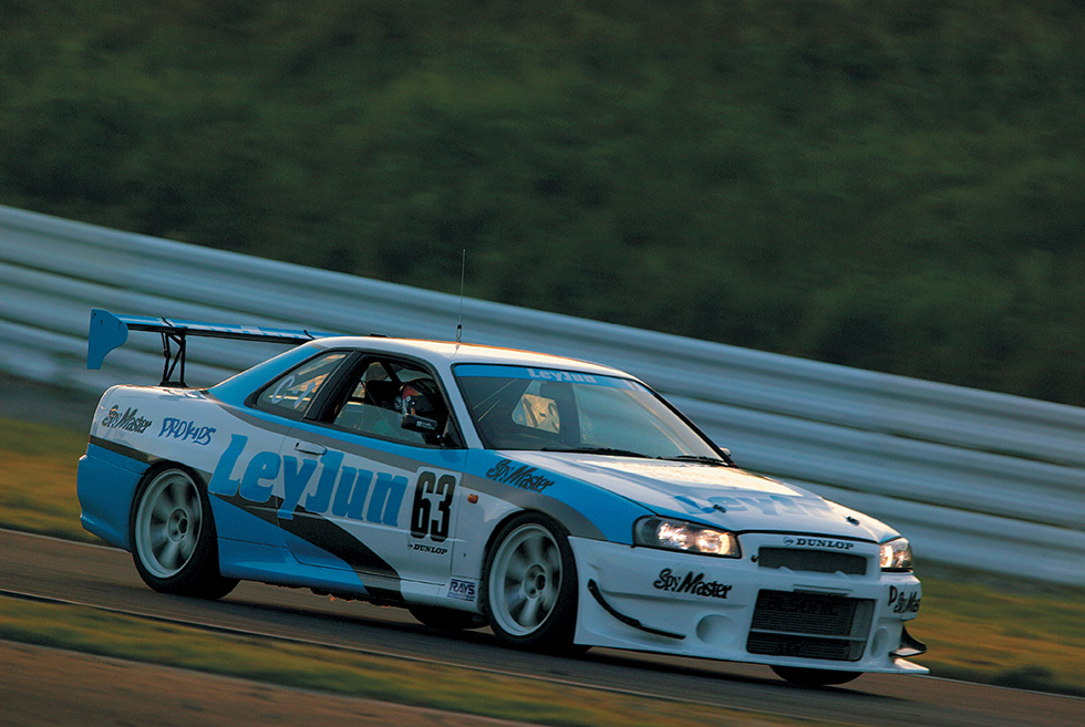 The ST class had been dominated by the Lancer Evo for the past two years, but with the top contenders dropping out, Reijun took the lead and held on to win.