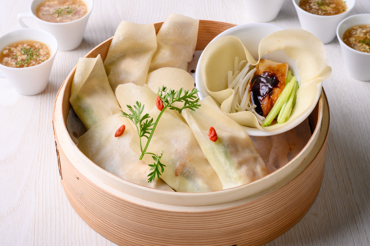 Smoked chicken stir-fried with sweet noodle sauce and served with Chinese-style crepe. The Dining's original dish, finished in the style of Beijing duck.