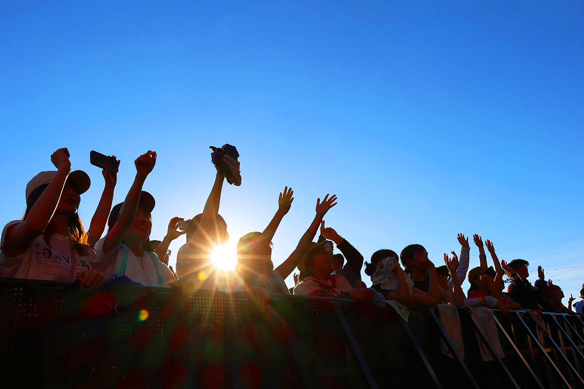 Gather around! The 16-23 Seat (A Seat) supported by NANKAI, where bikes race past at top speed right in front of you, will be a dedicated seat for 16-23 ZERO Yen Pass holders on the Suzuka 8 Hours final race day, August 3 (Sun). Come together with your peers and enjoy the best summer ever!