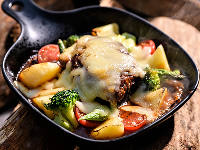 Hamburg and Vegetable Raclette Cheese Bake