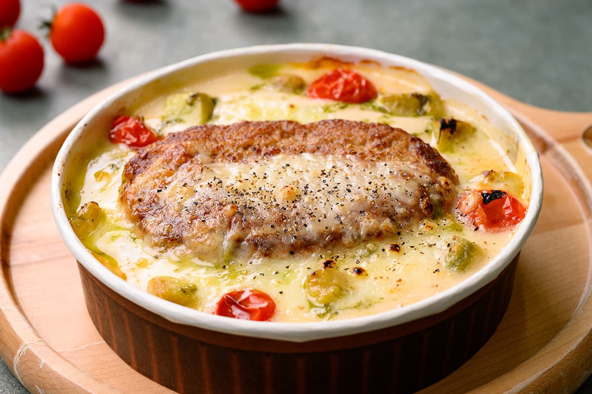Cheese Hamburger Doria with Avocado Cream Sauce