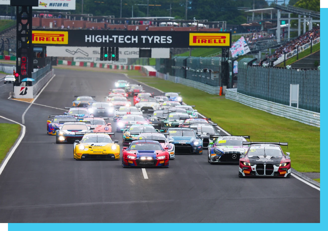 The race start scene is full of excitement!