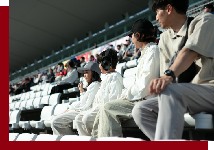 Move to the Grandstand V1 seats and watch the racing machines prepare before the start!