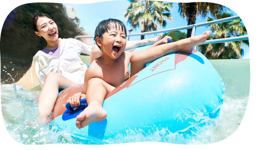 We also recommend watching the race while in the pool or from the air-conditioned Ferris wheel.