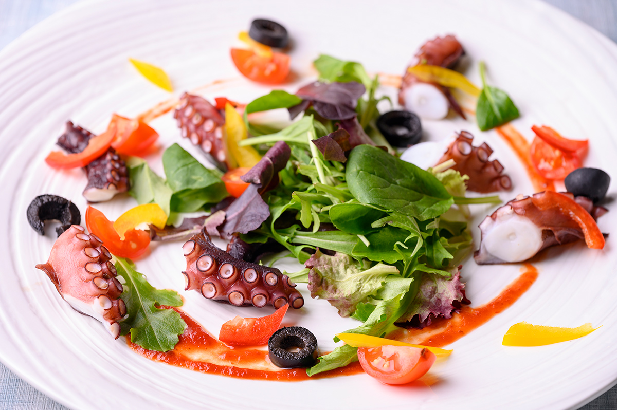 A delicious dish full of the rich flavor of Galician-style octopus, enhanced with several spices to stimulate your appetite.