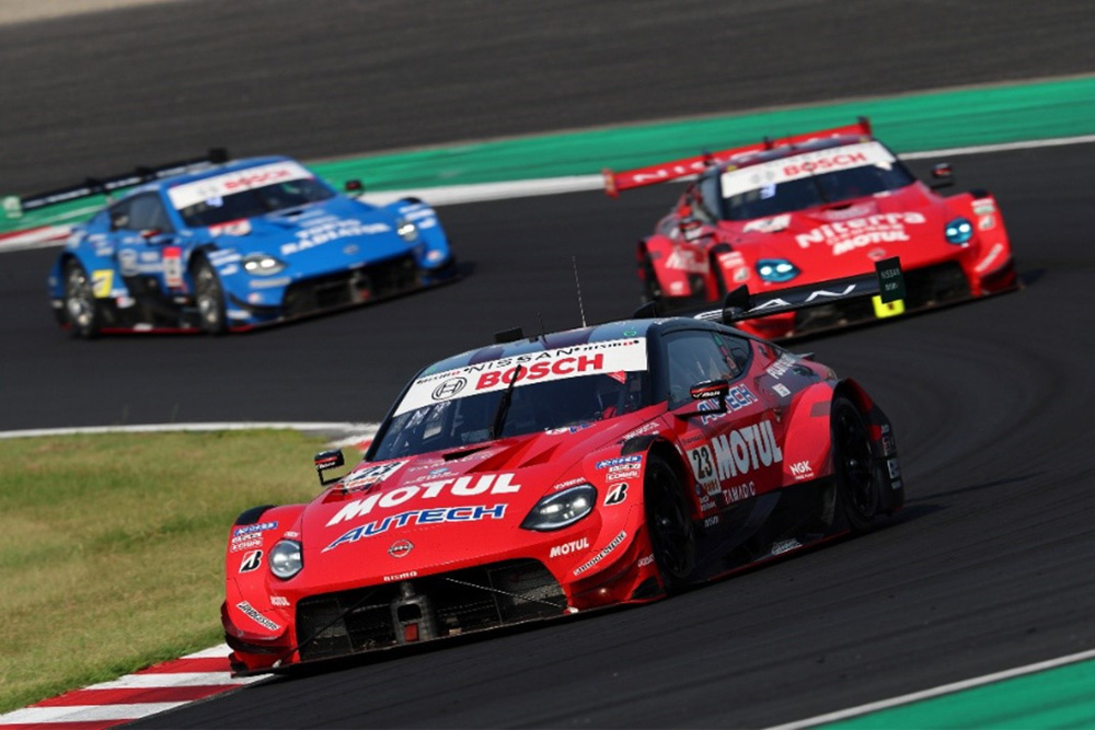 NISMO MOTUL AUTECH Z (Katsumasa Chiyo / Akisei Takahoshi)