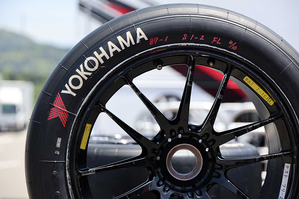 Yokohama and Dunlop Aim for a Chance at Suzuka in the Final Year of Multi-Make Tires. The Decisive Tires and the Future of the GT500 Class Tire Wars