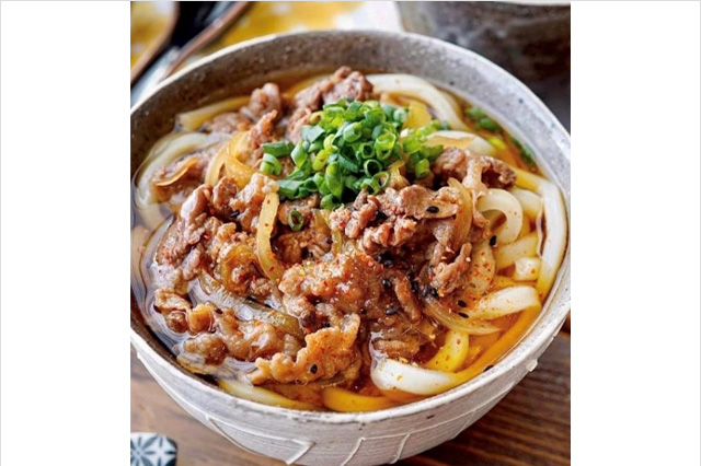 ボンジュール神戸「ピリ辛肉うどん」