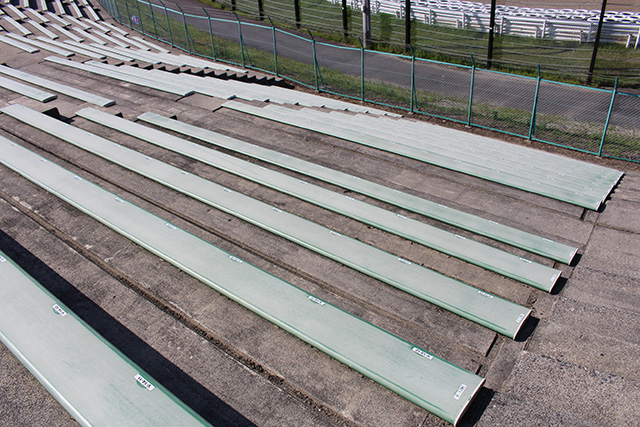 ベンチシートタイプのC席