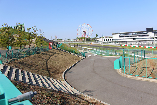 GPスクエアへ抜ける地下通路方面