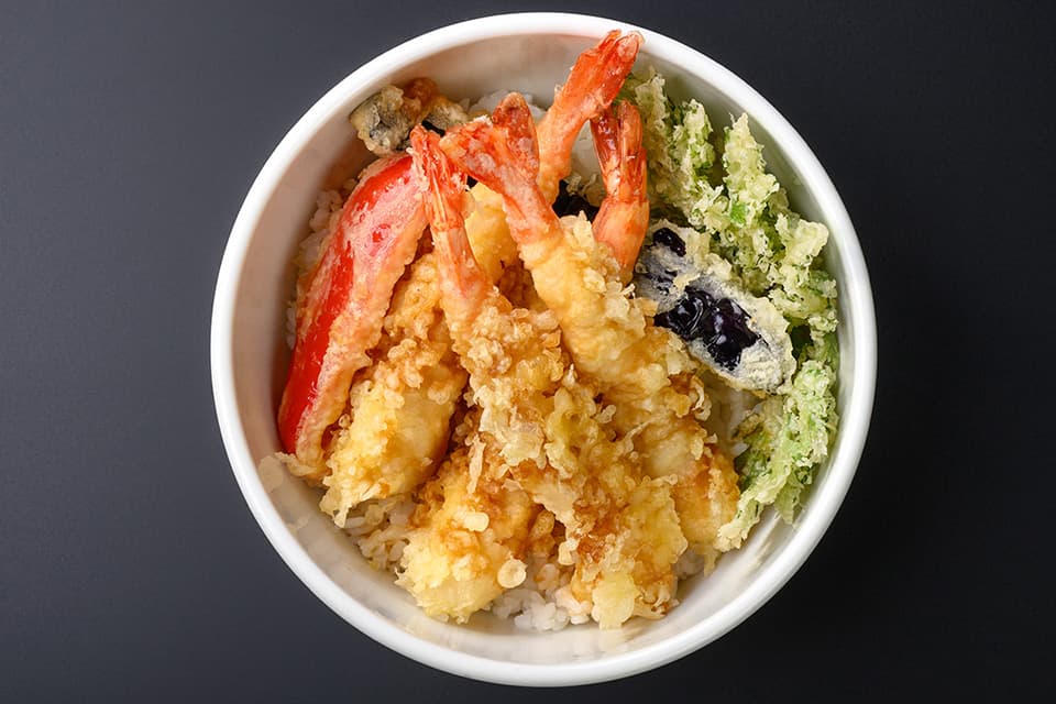 海老と季節野菜の天丼（味噌汁付き）