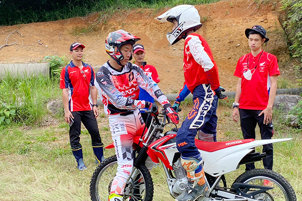 ロードレースに応用可能なダートレッスン