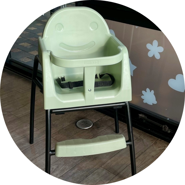 お子さま用椅子（ベルト付き）