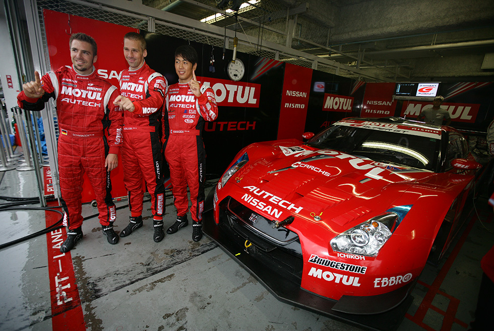 GT500的桿位是#22 MOTUL GT-R。由於#100更換引擎而被降格，桿位順延。
