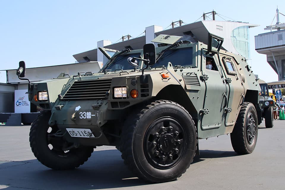 輕裝甲機動車