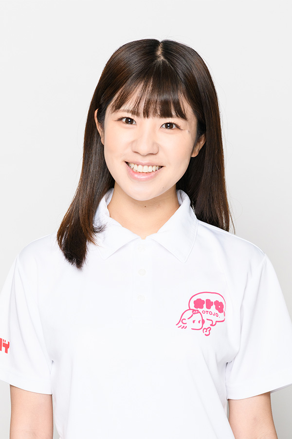 抵達梅本まどか賽道後，首先會繞著賽道外圍散步。因此對賽道的視角、螢幕位置、廁所位置等非常熟悉，每次賽事都會更換觀賽點。看賽車時是「絕對自由席」派。
